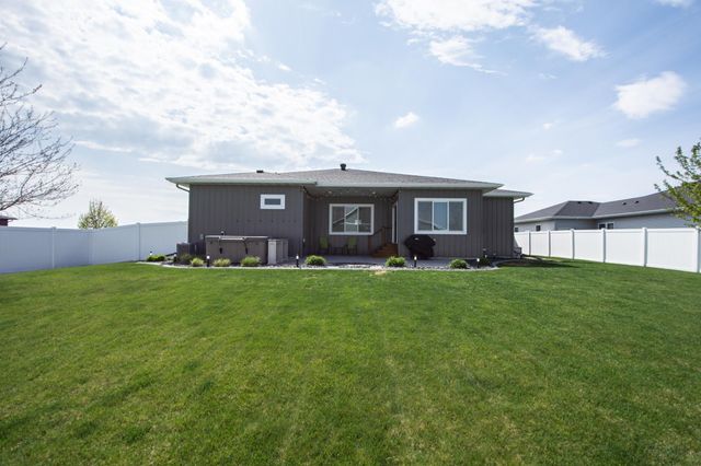5674 43rd Street S, Fargo, ND 58104