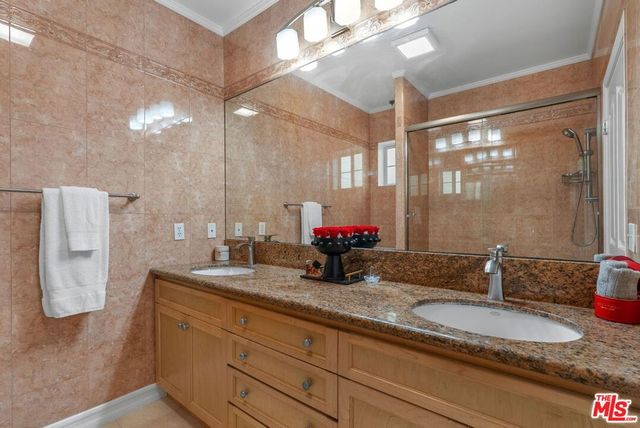 8646 W Olympic Boulevard 204, Los Angeles, CA 90035