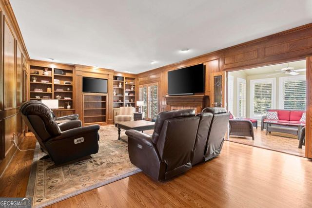 935 Ivy Falls Drive, Sandy Springs, GA 30328
