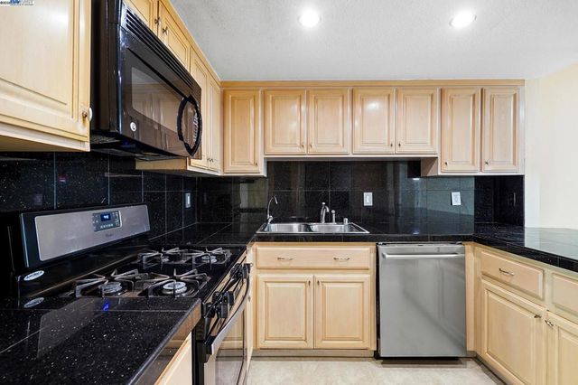 5227 Riverdale Court, Pleasanton, CA 94588