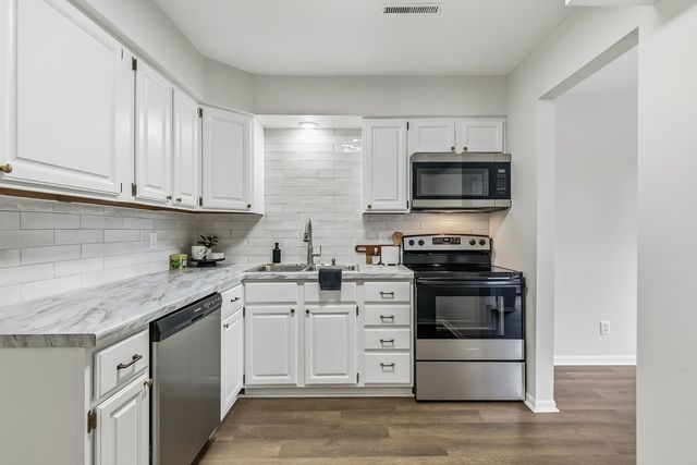 2514 E 51st Street E, Davenport, IA 52807