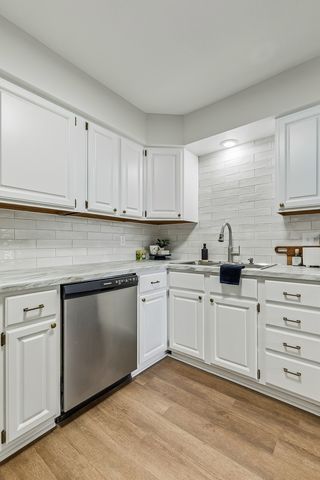 2514 E 51st Street E, Davenport, IA 52807