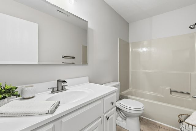 2514 E 51st Street E, Davenport, IA 52807