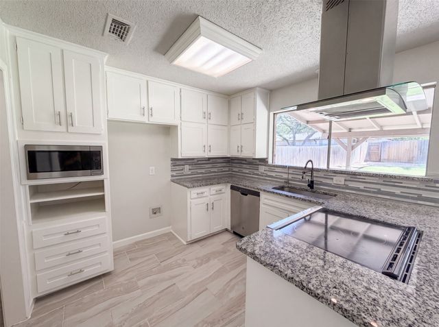 2136 Mountainview Drive, Hurst, TX 76054