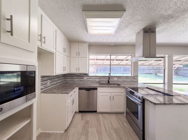 2136 Mountainview Drive, Hurst, TX 76054