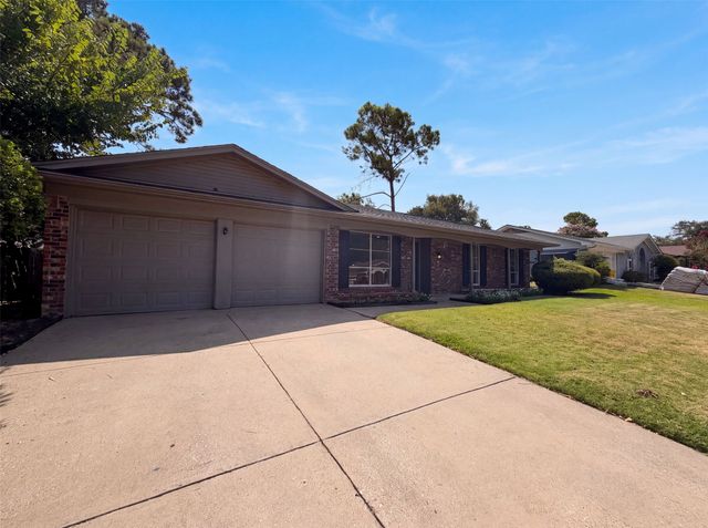 2136 Mountainview Drive, Hurst, TX 76054