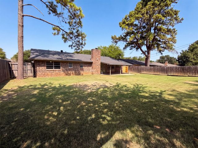 2136 Mountainview Drive, Hurst, TX 76054