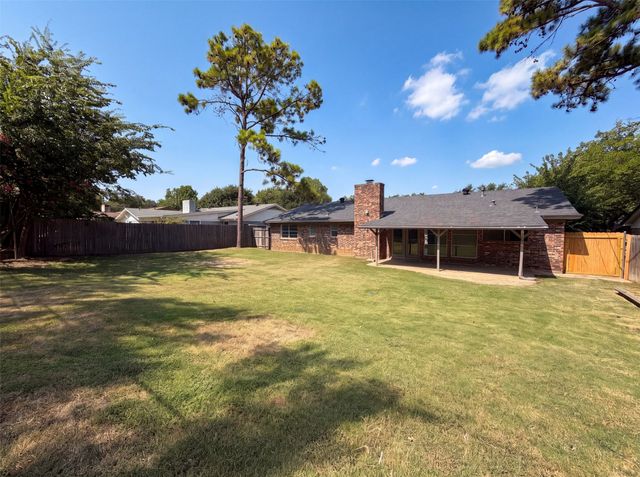 2136 Mountainview Drive, Hurst, TX 76054