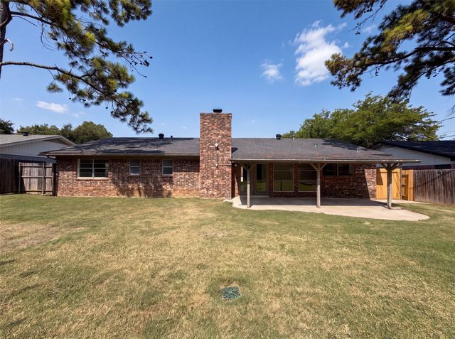 2136 Mountainview Drive, Hurst, TX 76054