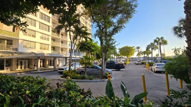 1865 79th St Causeway 2J, North Bay Village, FL 33141