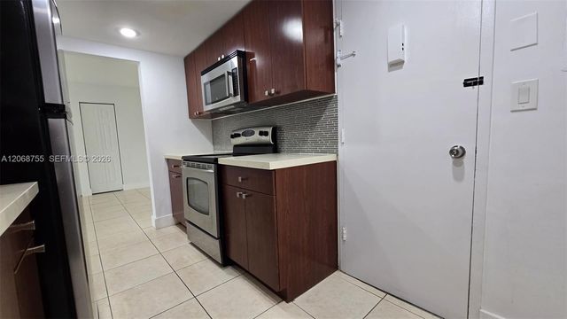 1865 79th St Causeway 2J, North Bay Village, FL 33141
