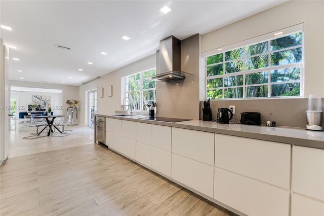 140 N Hibiscus Drive, Miami Beach, FL 33139