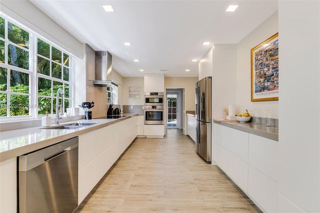 140 N Hibiscus Drive, Miami Beach, FL 33139