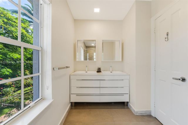 140 N Hibiscus Drive, Miami Beach, FL 33139