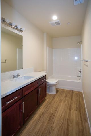 128 E Vandalia Avenue, Porterville, CA 93257