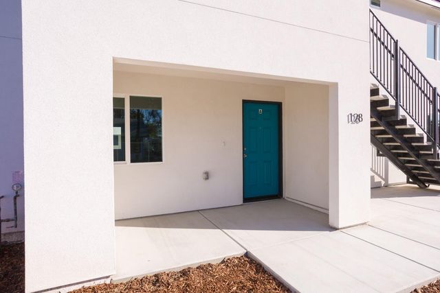 128 E Vandalia Avenue, Porterville, CA 93257