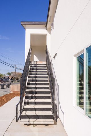 128 E Vandalia Avenue, Porterville, CA 93257