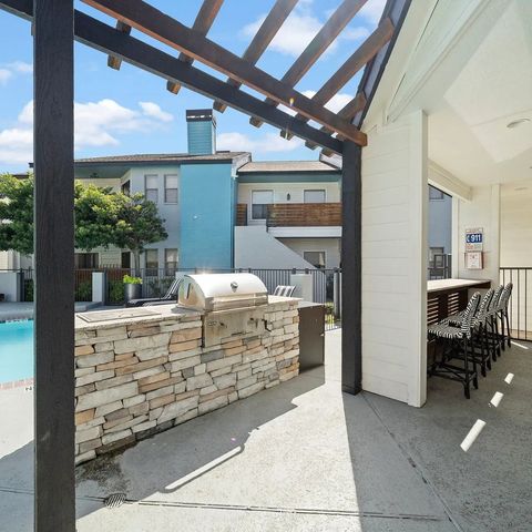 7250 W Greens Road 1703, Houston, TX 77064