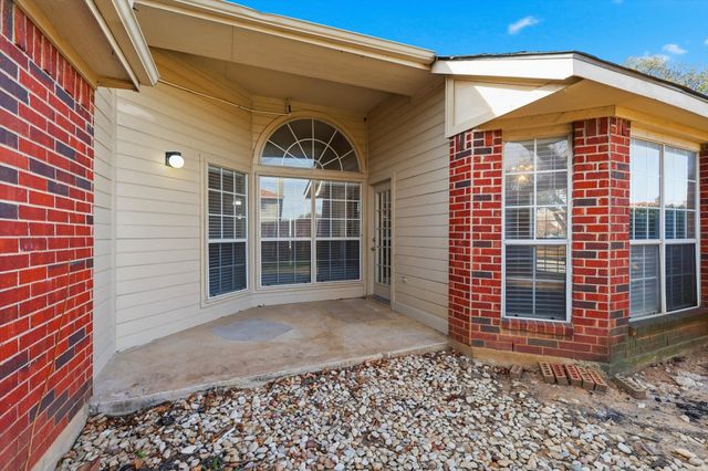 8701 Mystic Trail, Fort Worth, TX 76118