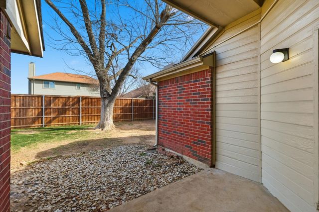 8701 Mystic Trail, Fort Worth, TX 76118