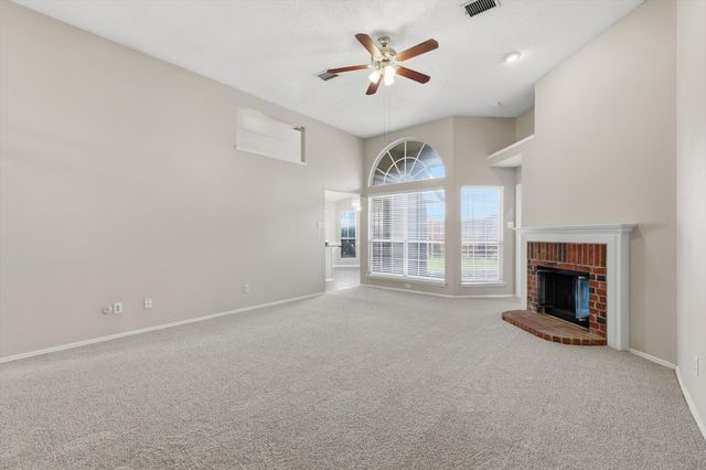 8701 Mystic Trail, Fort Worth, TX 76118