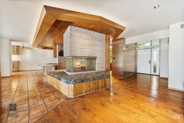 1812 Country Club Drive, Bakersfield, CA 93306