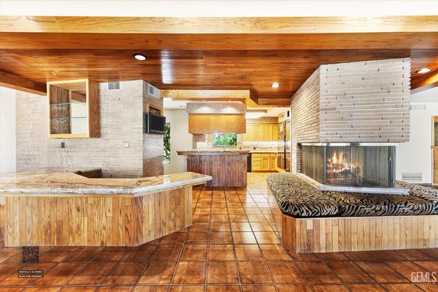 1812 Country Club Drive, Bakersfield, CA 93306