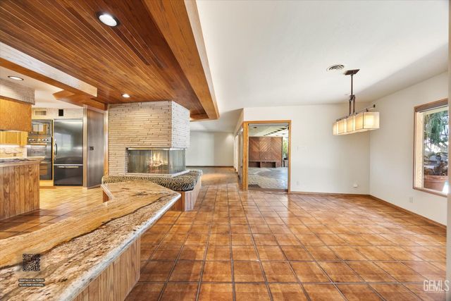 1812 Country Club Drive, Bakersfield, CA 93306