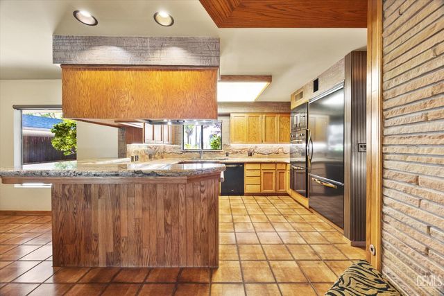 1812 Country Club Drive, Bakersfield, CA 93306