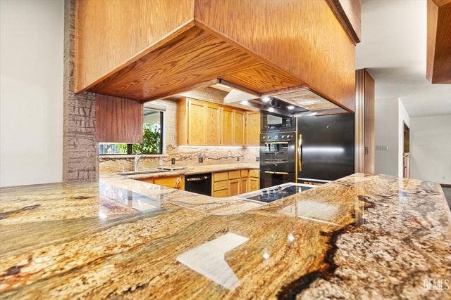 1812 Country Club Drive, Bakersfield, CA 93306