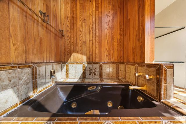 1812 Country Club Drive, Bakersfield, CA 93306