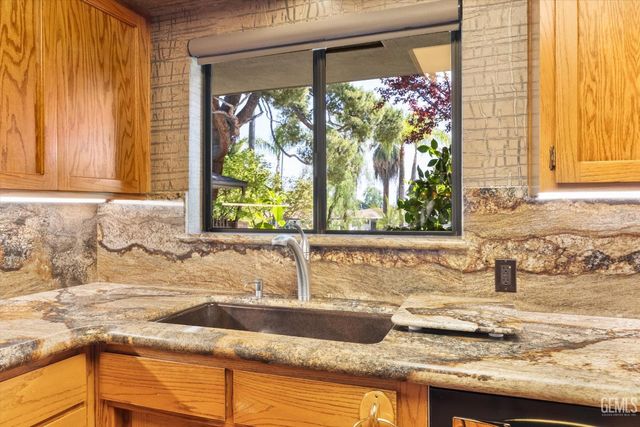 1812 Country Club Drive, Bakersfield, CA 93306