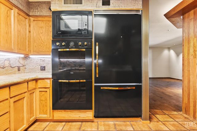 1812 Country Club Drive, Bakersfield, CA 93306