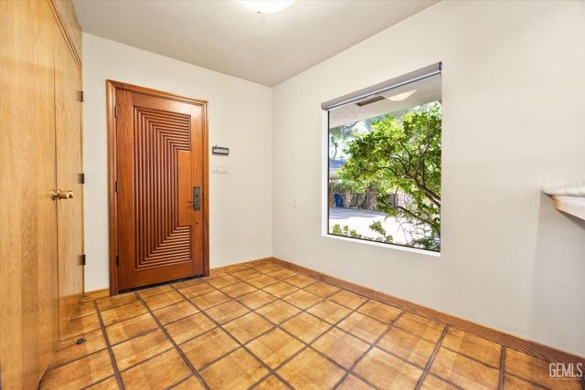 1812 Country Club Drive, Bakersfield, CA 93306