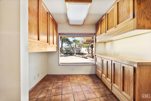 1812 Country Club Drive, Bakersfield, CA 93306