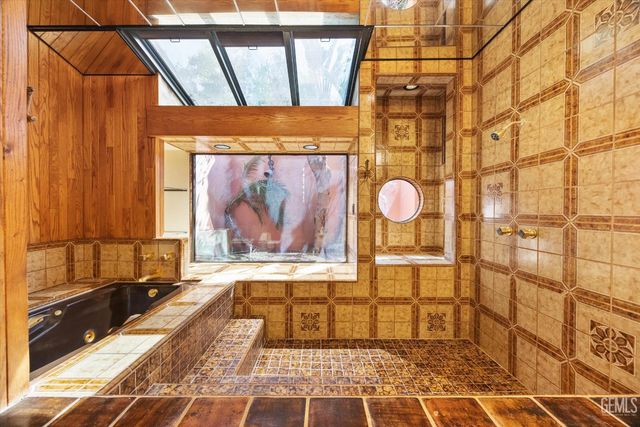 1812 Country Club Drive, Bakersfield, CA 93306