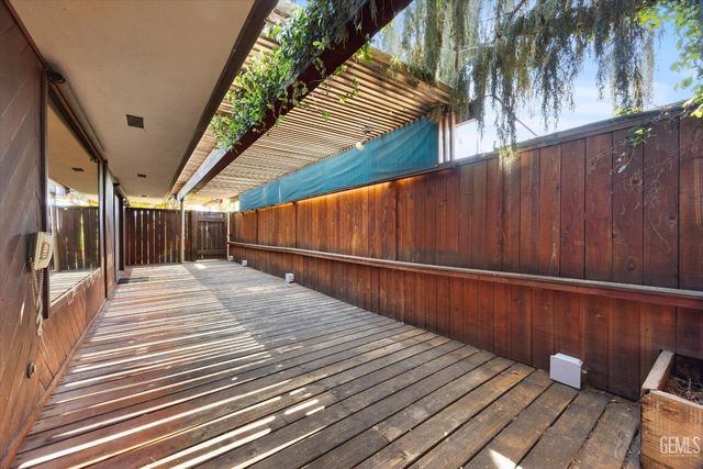 1812 Country Club Drive, Bakersfield, CA 93306