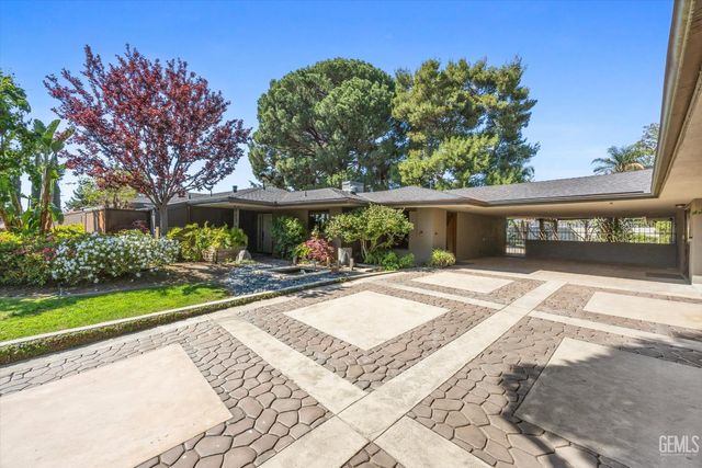 1812 Country Club Drive, Bakersfield, CA 93306