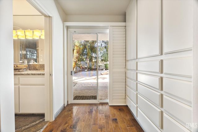 1812 Country Club Drive, Bakersfield, CA 93306