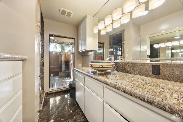 1812 Country Club Drive, Bakersfield, CA 93306