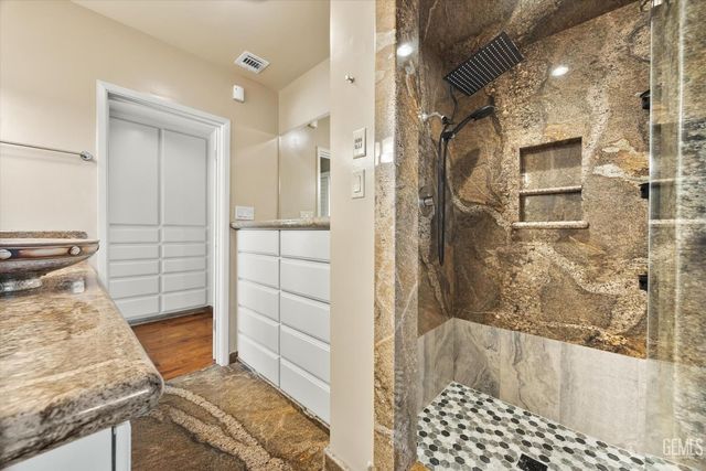 1812 Country Club Drive, Bakersfield, CA 93306