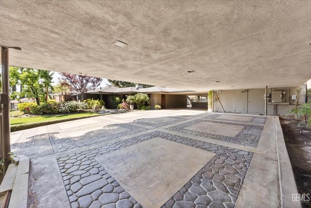 1812 Country Club Drive, Bakersfield, CA 93306