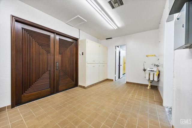 1812 Country Club Drive, Bakersfield, CA 93306