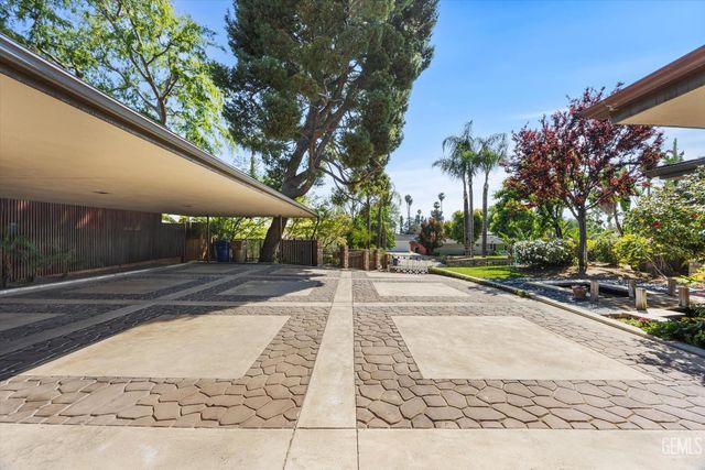 1812 Country Club Drive, Bakersfield, CA 93306