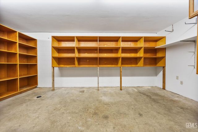 1812 Country Club Drive, Bakersfield, CA 93306