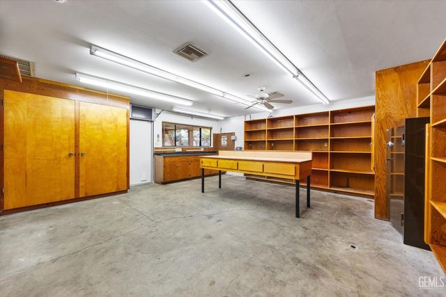 1812 Country Club Drive, Bakersfield, CA 93306