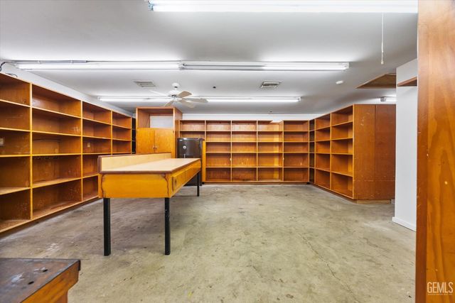 1812 Country Club Drive, Bakersfield, CA 93306