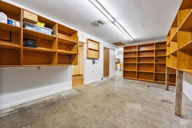 1812 Country Club Drive, Bakersfield, CA 93306