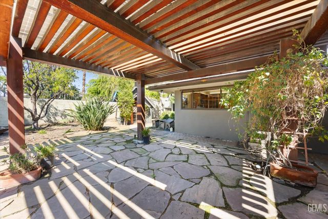 1812 Country Club Drive, Bakersfield, CA 93306