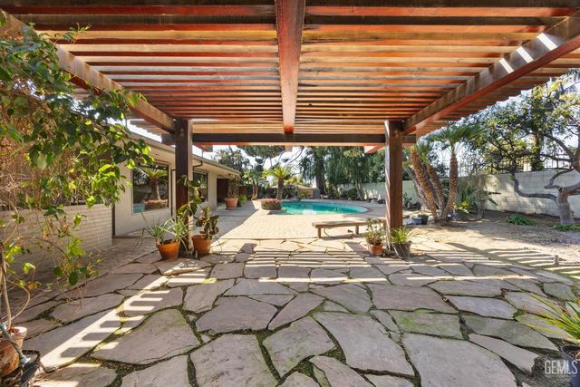 1812 Country Club Drive, Bakersfield, CA 93306